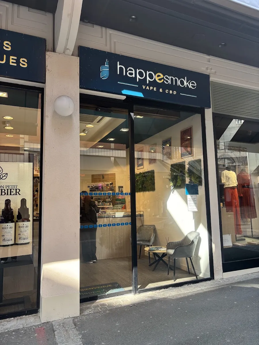 Vitrine du magasin HappeSmoke Montigny-le-Bretonneux